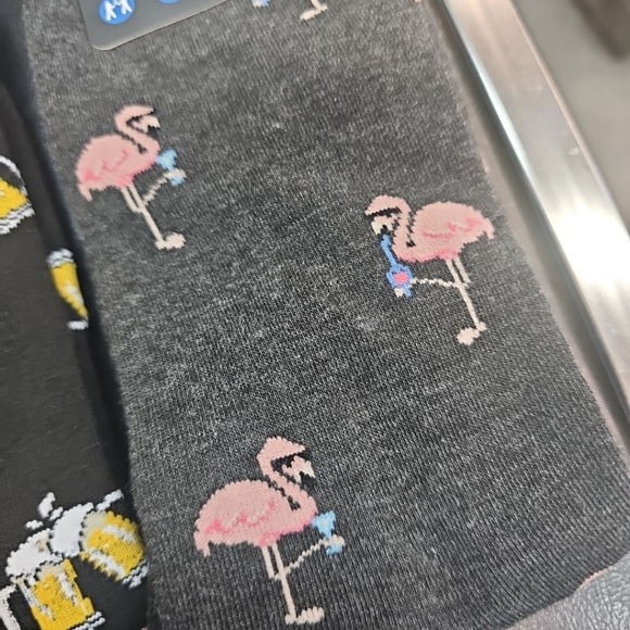 NWT 4 Pairs Men's Into Crew Novelty Socks Beer Pink Flamingos Paradise +++ - Picture 7 of 9